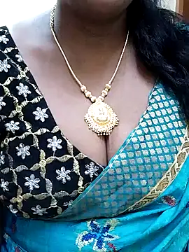 Snapshot of shobini chatting on 10/06/25, 03:53 shobini online show from 10/06/25, 03:53