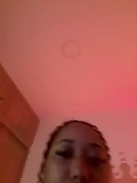 Snapshot of _Zahara_ chatting on 05/27/26, 11:02 Zahara online show from 05/27/26, 11:02