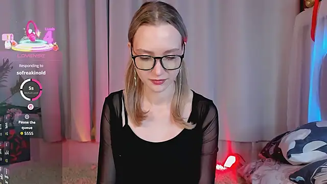 EllaBloom online show from 01/15/26, 03:49