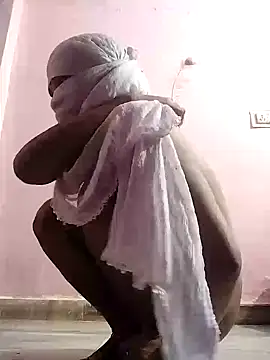 Snapshot of amolicars chatting on 10/22/25, 04:35 amolicars online show from 10/22/25, 04:35