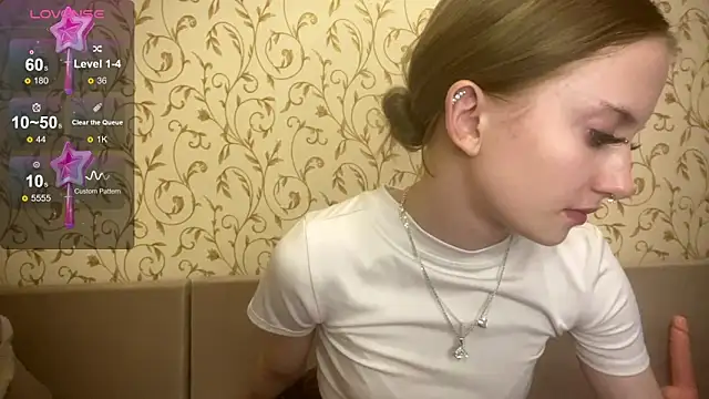 Snapshot of kittywithu chatting on 09/17/25, 04:52 kittywithu online show from 09/17/25, 04:52