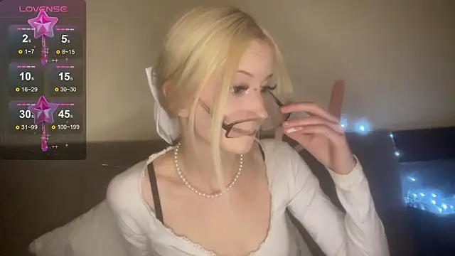 kittywithu online show from 11/19/25, 11:43