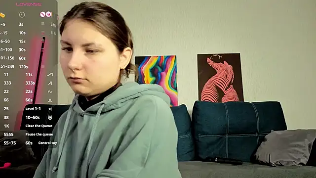 TrixiBell online show from 04/21/26, 04:08