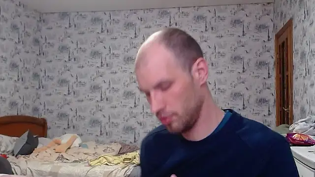 Snapshot of hangryf chatting on 12/04/25, 11:30 hangryf online show from 12/04/25, 11:30