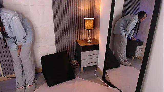 Bonnali lune online show from 10/29/25, 10:22