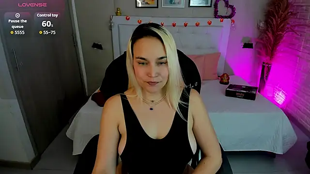 Snapshot of alezzafox__ chatting on 09/19/25, 03:19 alezzafox online show from 09/19/25, 03:19