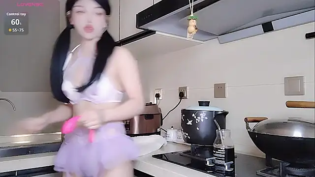 Snapshot of Coco--01 chatting on 11/01/25, 01:18 Coco--01 online show from 11/01/25, 01:18