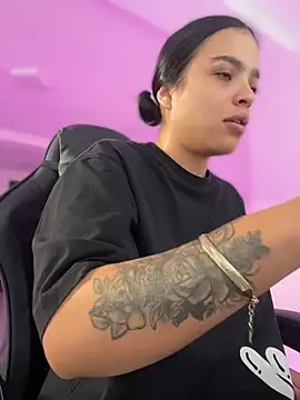 JuanitaMore01 online show from 04/06/26, 09:05