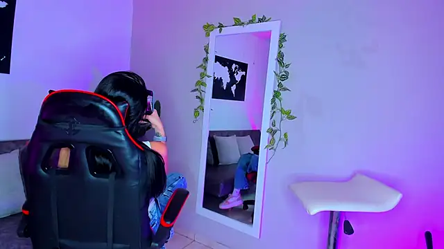 ZoeValencia1 online show from 03/09/26, 12:42