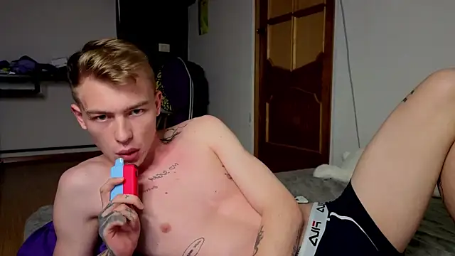 Snapshot of callmealexthx chatting on 09/13/25, 03:23 callmealexthx online show from 09/13/25, 03:23