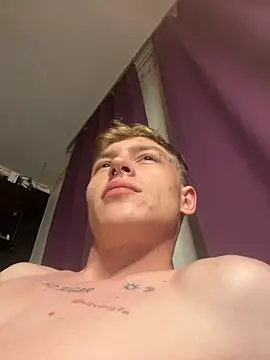 Snapshot of callmealexthx chatting on 09/27/25, 04:45 callmealexthx online show from 09/27/25, 04:45