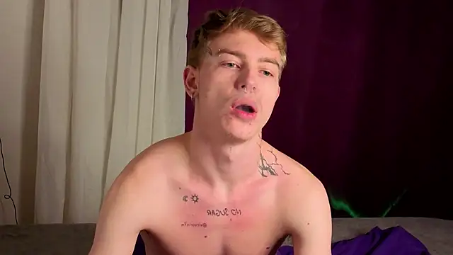 Snapshot of callmealexthx chatting on 10/17/25, 09:17 callmealexthx online show from 10/17/25, 09:17