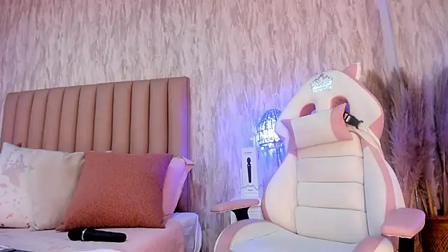 Emely florence  online show from 02/04/26, 07:53