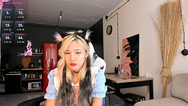 Snapshot of Korean_blink chatting on 10/24/25, 05:15 Korean blink online show from 10/24/25, 05:15