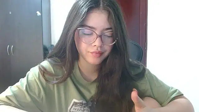 Snapshot of Valentina2390 chatting on 06/21/26, 01:30 Valentina2390 online show from 06/21/26, 01:30