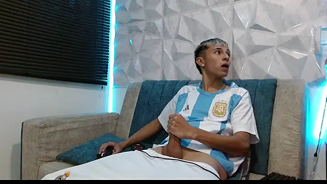 Isaac tan online show from 09/08/25, 11:04