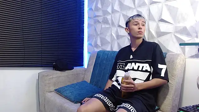 Isaac tan online show from 10/09/25, 03:48