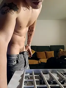 Snapshot of cameron334 chatting on 10/27/25, 02:26 cameron334 online show from 10/27/25, 02:26