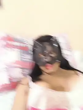 Snapshot of DuCreu chatting on 10/12/25, 01:43 DuCreu online show from 10/12/25, 01:43