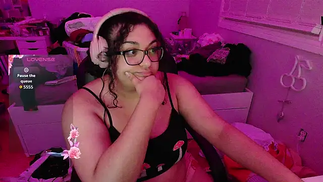 Snapshot of chericheesecake chatting on 09/23/25, 12:57 chericheesecake online show from 09/23/25, 12:57