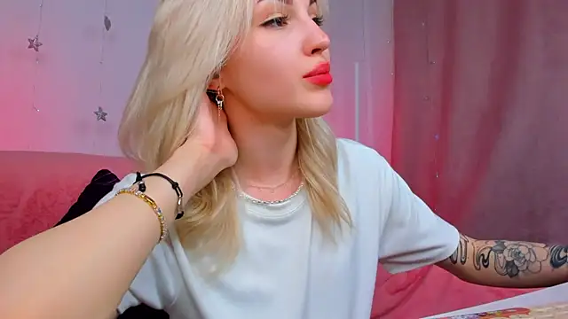 Snapshot of LisaFoxyMe chatting on 05/28/26, 01:25 LisaFoxyMe online show from 05/28/26, 01:25