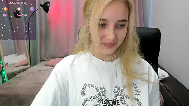 TaisiaHot online show from 04/14/26, 08:20