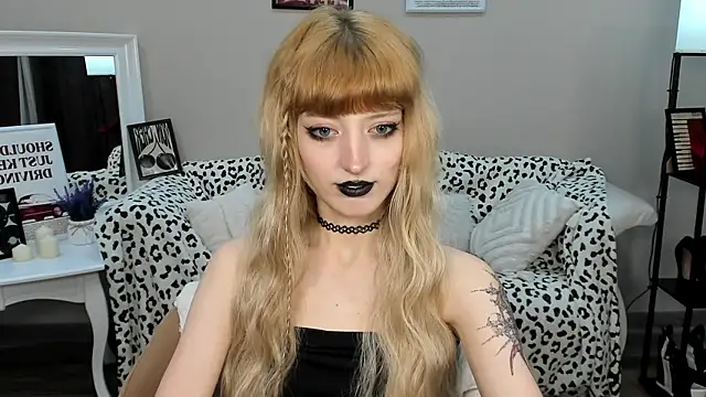 MistyMarlo online show from 04/21/26, 01:42