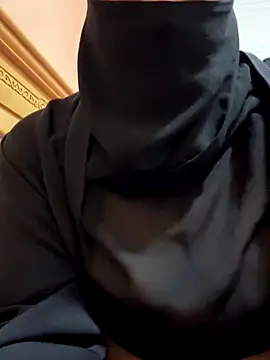 Snapshot of _Laiali_ chatting on 10/18/25, 12:06 Laiali online show from 10/18/25, 12:06