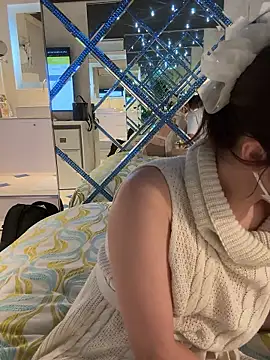 Snapshot of penpen_to_pono chatting on 09/13/25, 05:40 penpen to pono online show from 09/13/25, 05:40