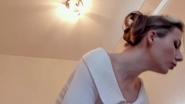 MilaDeLune online show from 10/23/25, 03:22