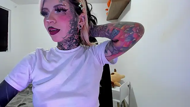 Snapshot of Nickidoll66- chatting on 05/27/26, 05:10 Nickidoll66- online show from 05/27/26, 05:10