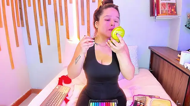 Jennifer Vega1 online show from 09/15/25, 08:42