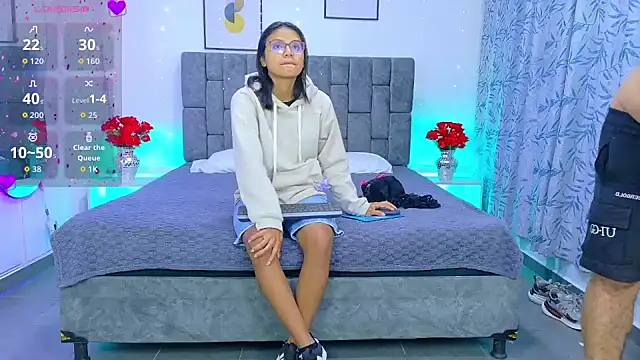 Soffia Konig  online show from 04/18/26, 12:09