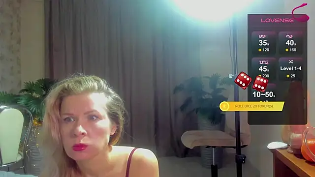 Julia Giulia online show from 01/12/26, 06:57