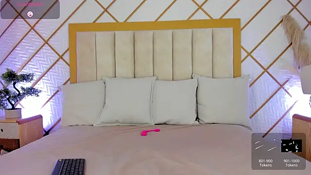 cocoamore online show from 10/18/25, 11:44