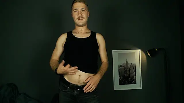 Snapshot of Mr_At_ chatting on 09/18/25, 07:32 Mr At  online show from 09/18/25, 07:32