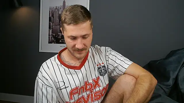 Snapshot of Mr_At_ chatting on 10/29/25, 07:10 Mr At  online show from 10/29/25, 07:10