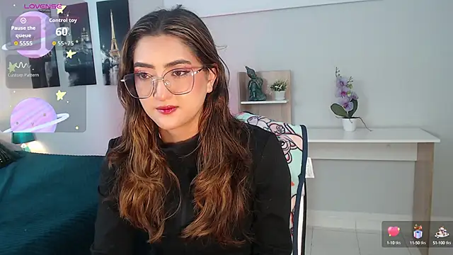 Snapshot of madame_lottie chatting on 09/23/25, 12:30 madame lottie online show from 09/23/25, 12:30