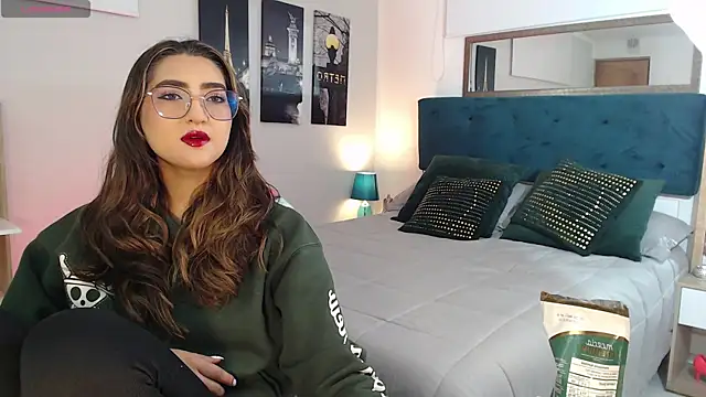 Snapshot of madame_lottie chatting on 10/04/25, 12:36 madame lottie online show from 10/04/25, 12:36