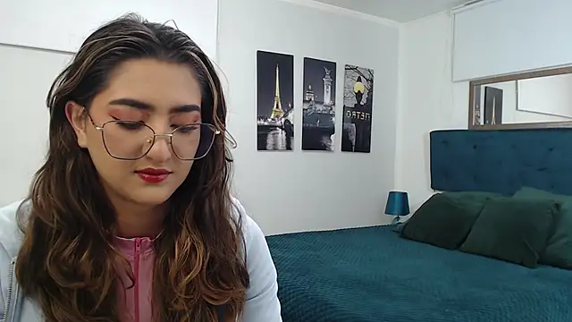 Snapshot of madame_lottie chatting on 10/27/25, 12:31 madame lottie online show from 10/27/25, 12:31