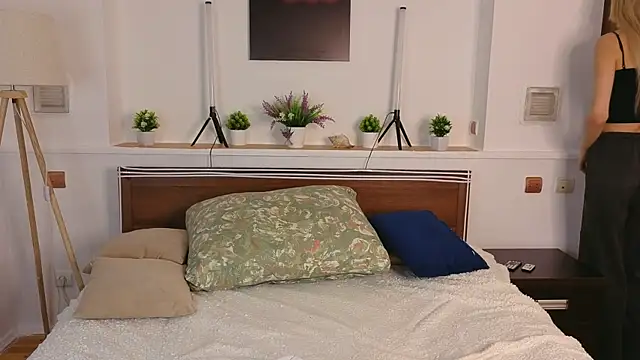 okerriella online show from 04/19/26, 07:51