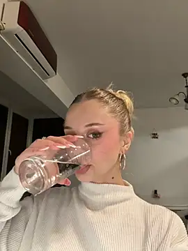 BabyAnais online show from 11/08/25, 08:07