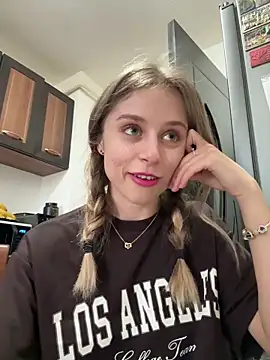 Snapshot of BabyAnais chatting on 04/14/26, 02:56 BabyAnais online show from 04/14/26, 02:56