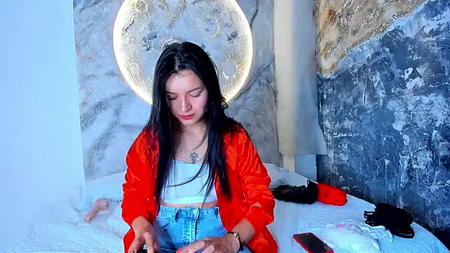 RoxanaBorns  online show from 10/28/25, 12:30