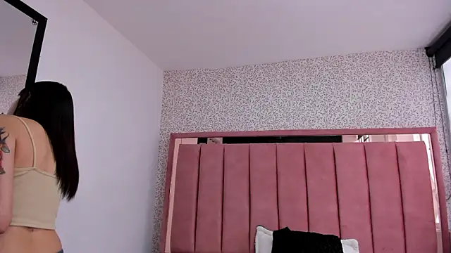 Hanna Lee   online show from 11/12/25, 08:30