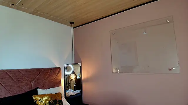 Hanna Lee   online show from 02/04/26, 07:31