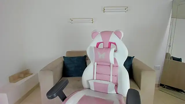 april smiith online show from 09/12/25, 12:16