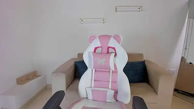 april smiith online show from 09/18/25, 12:29