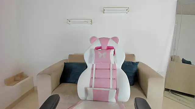 april smiith online show from 10/03/25, 12:13