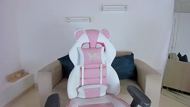 april smiith online show from 10/06/25, 12:13